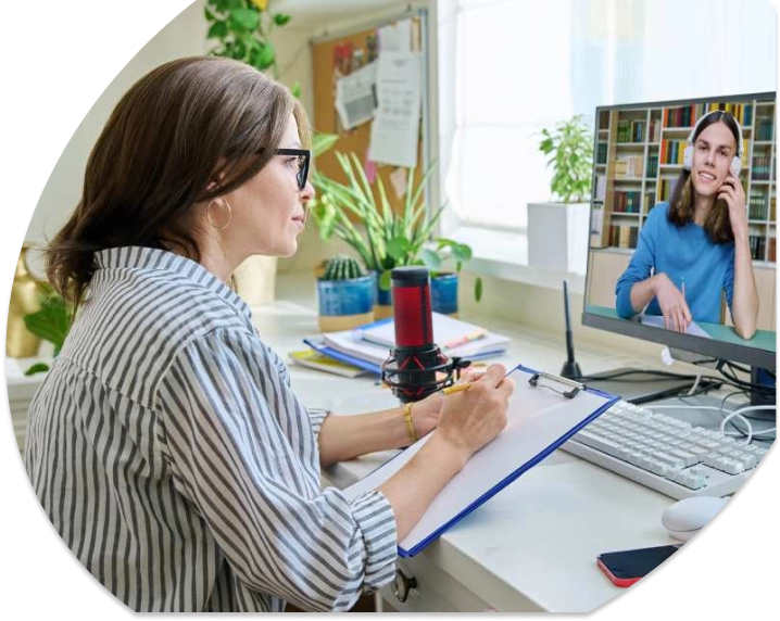 Consulta online entre paciente e psicóloga